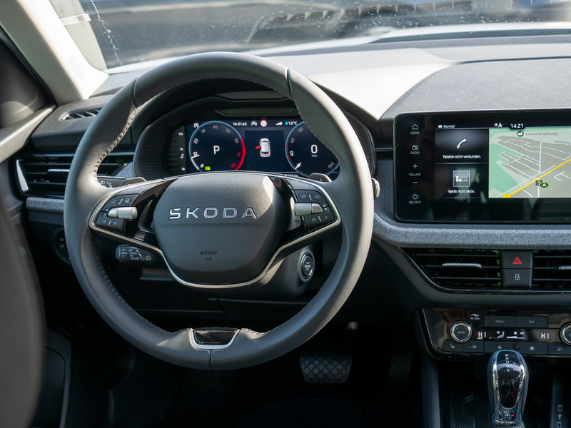 Skoda Kamiq 1.5 TSI Tour PDC NAVI ACC LED — photo 7