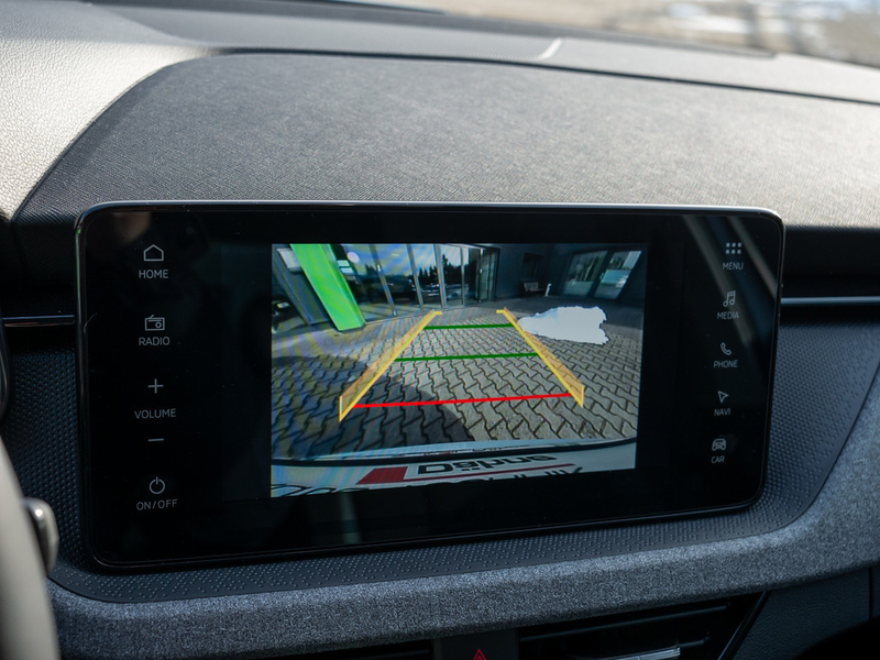 Skoda Kamiq 1.5 TSI Tour PDC NAVI ACC LED — photo 9