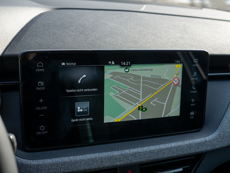 Skoda Kamiq 1.5 TSI Tour PDC NAVI ACC LED — photo 8