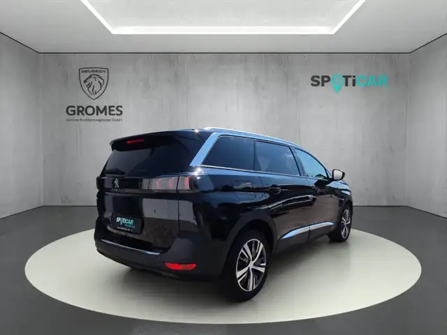 Peugeot 5008 view 3
