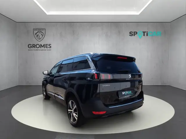 Peugeot 5008 view 5