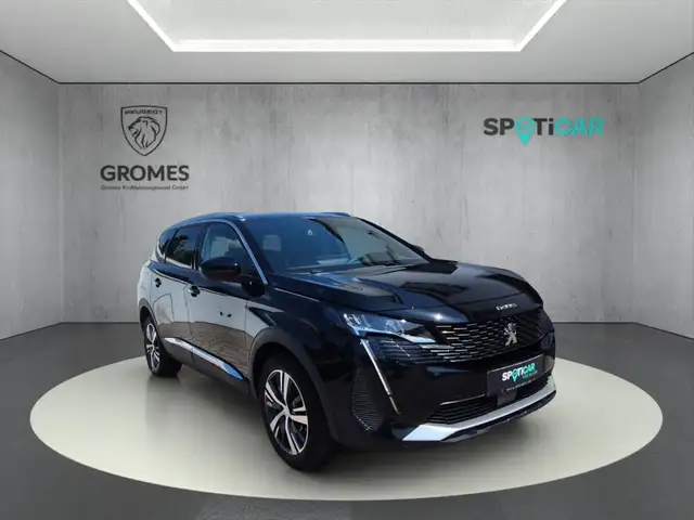 Peugeot 5008 main image