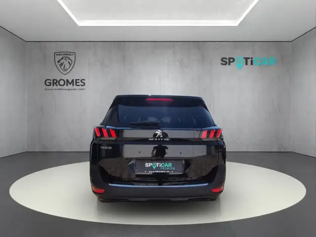 Peugeot 5008 view 4