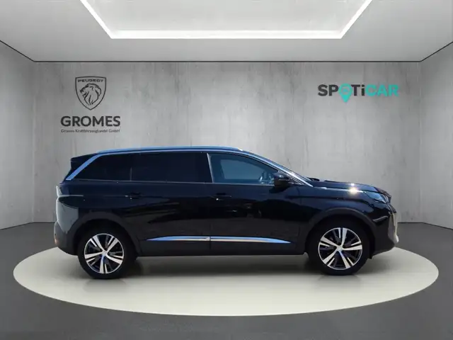 Peugeot 5008 view 2