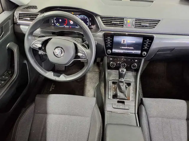 Skoda Superb view 5
