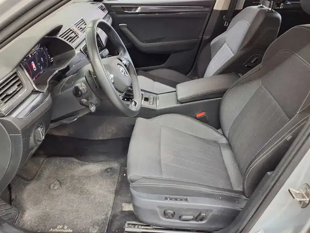 Skoda Superb view 3