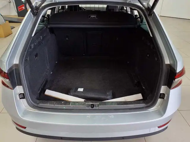 Skoda Superb view 9