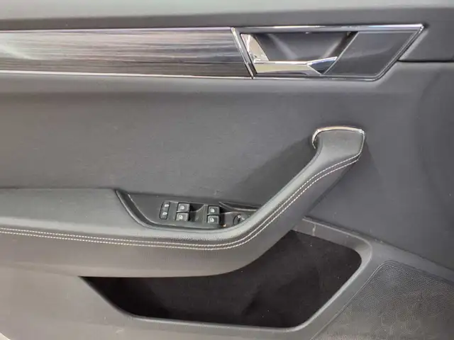 Skoda Superb view 4