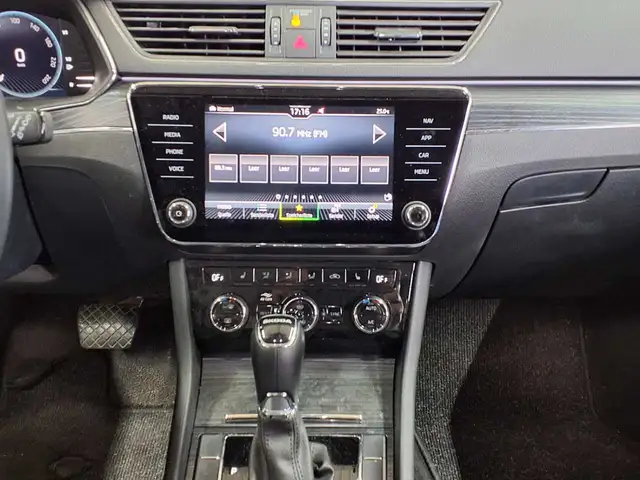 Skoda Superb view 6