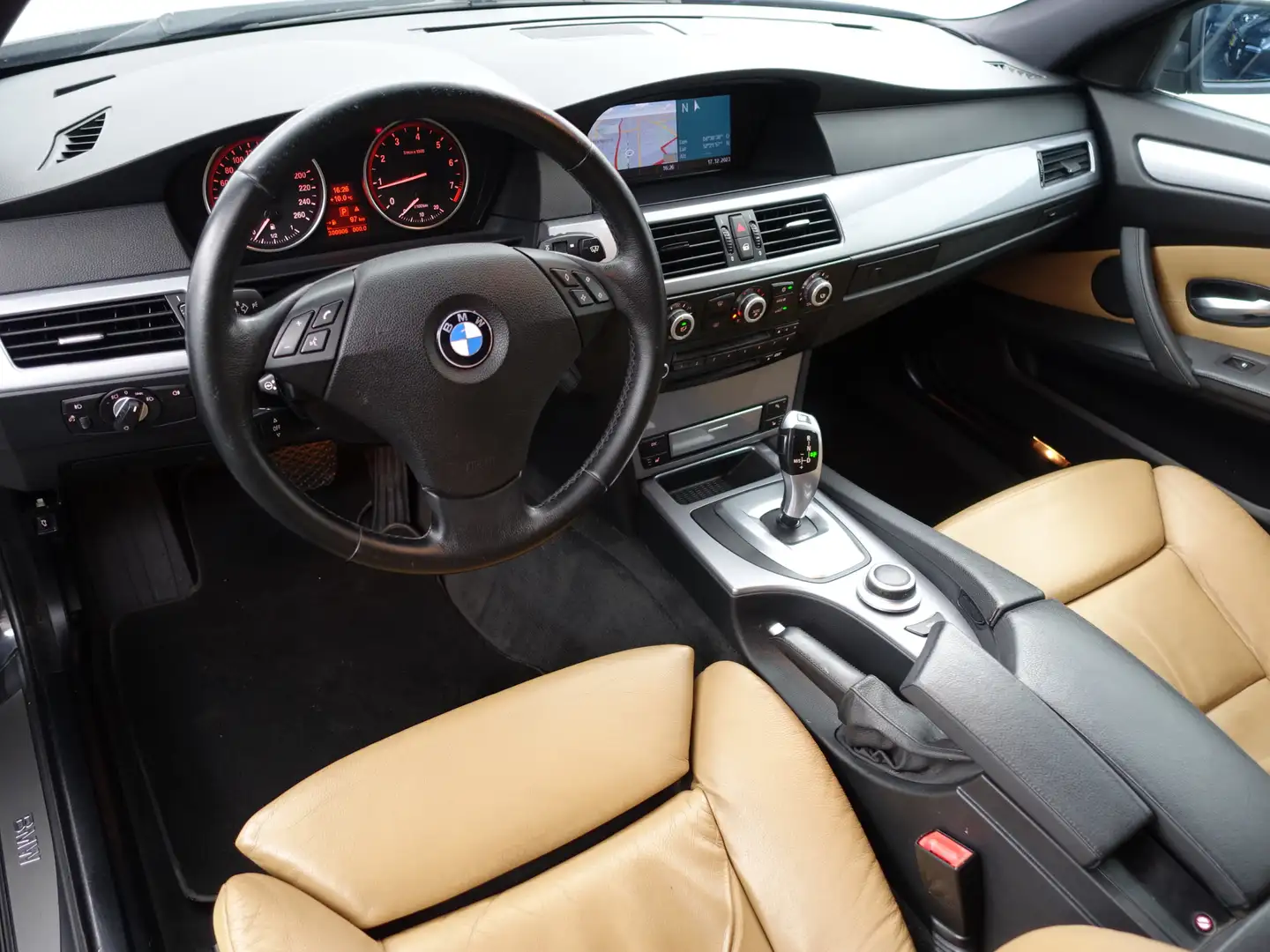 BMW 520 5-serie Touring 520i High Executive Aut- Memory Se Zwart - 2
