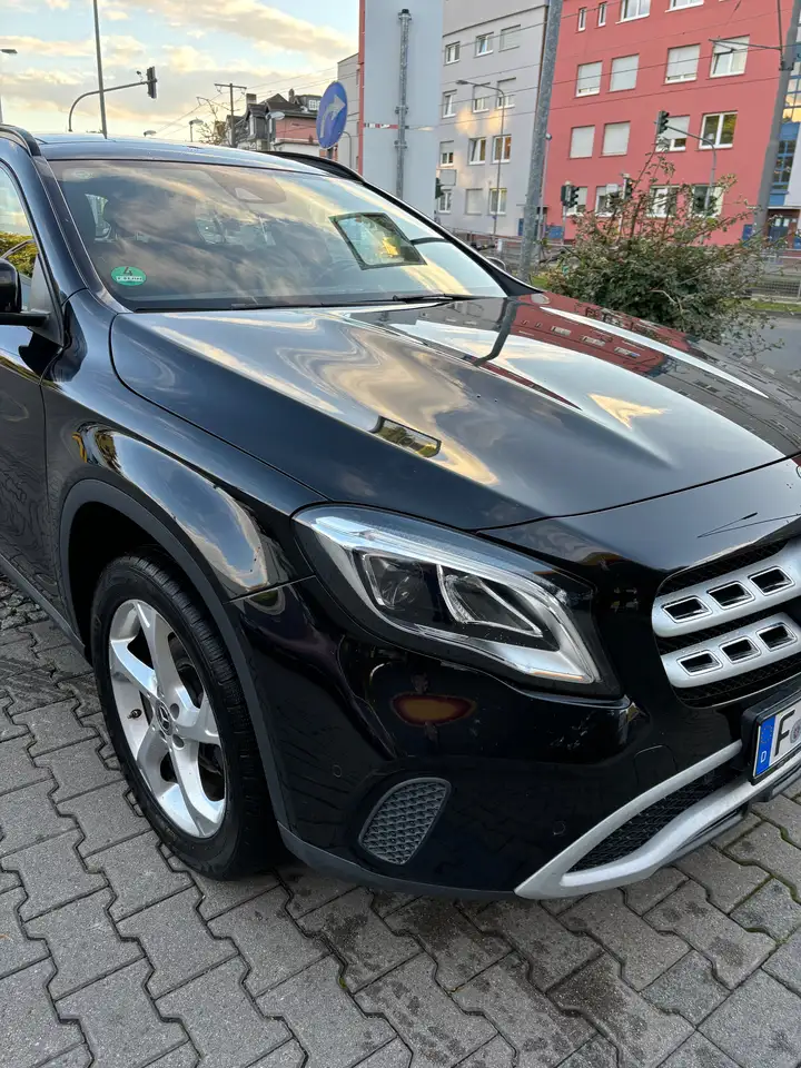 Mercedes-Benz GLA 180