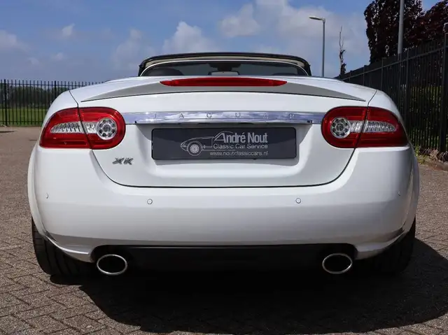 Jaguar XK view 8