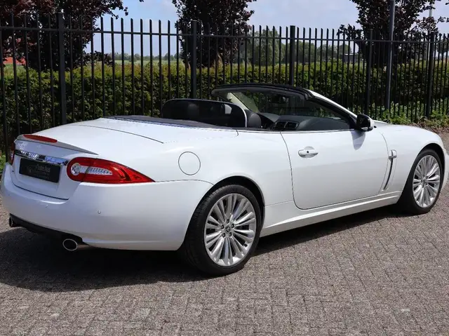 Jaguar XK view 9