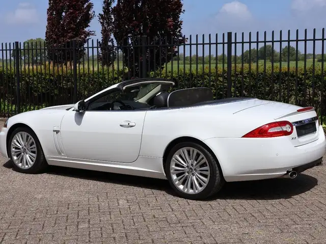 Jaguar XK view 4