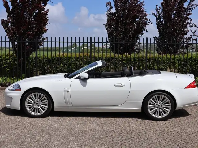 Jaguar XK view 3