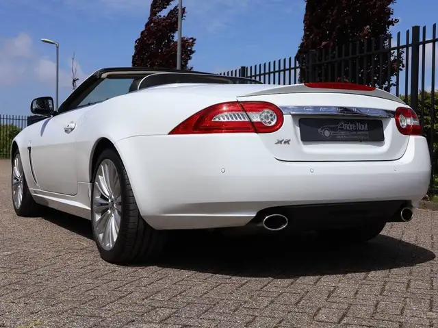 Jaguar XK view 6