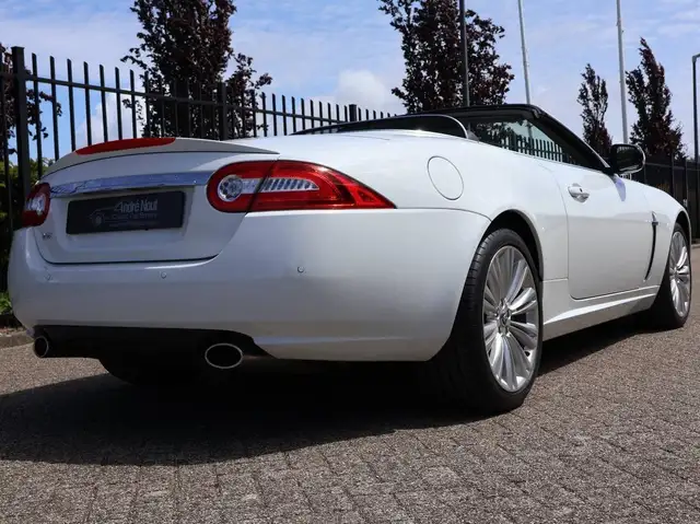 Jaguar XK view 11