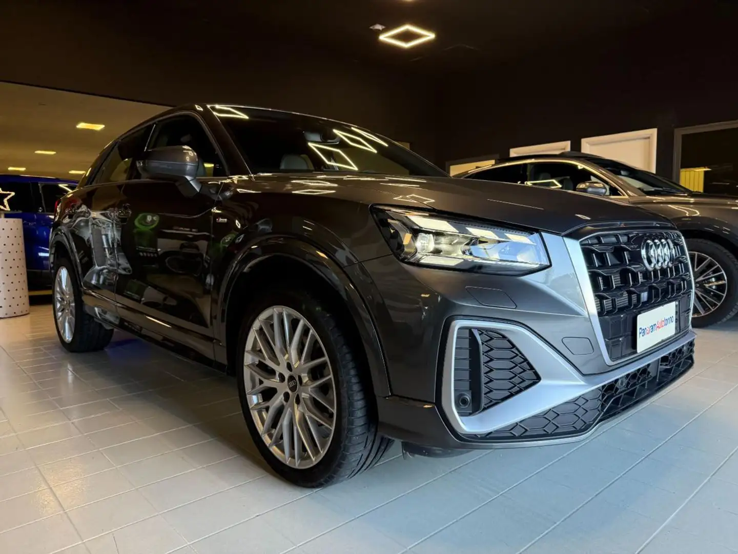 Audi Q2 35 TDI S tronic S line Edition Šedá - 1