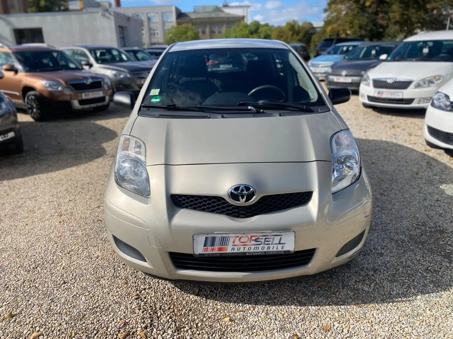 Toyota Yaris 1,33-l-Dual-VVT-i Cool Klima 1.H TÜV.05.26 Beige - 2
