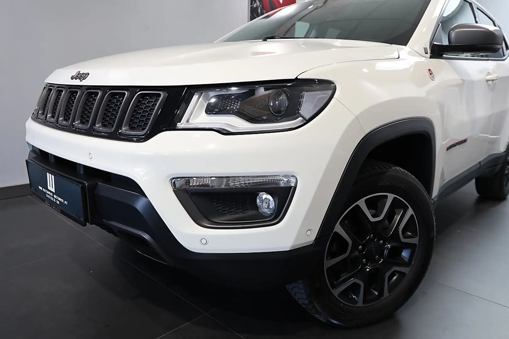 Jeep Compass 2,0 MultiJet AWD 9AT 170 Trailhawk Aut. Weiß - 2
