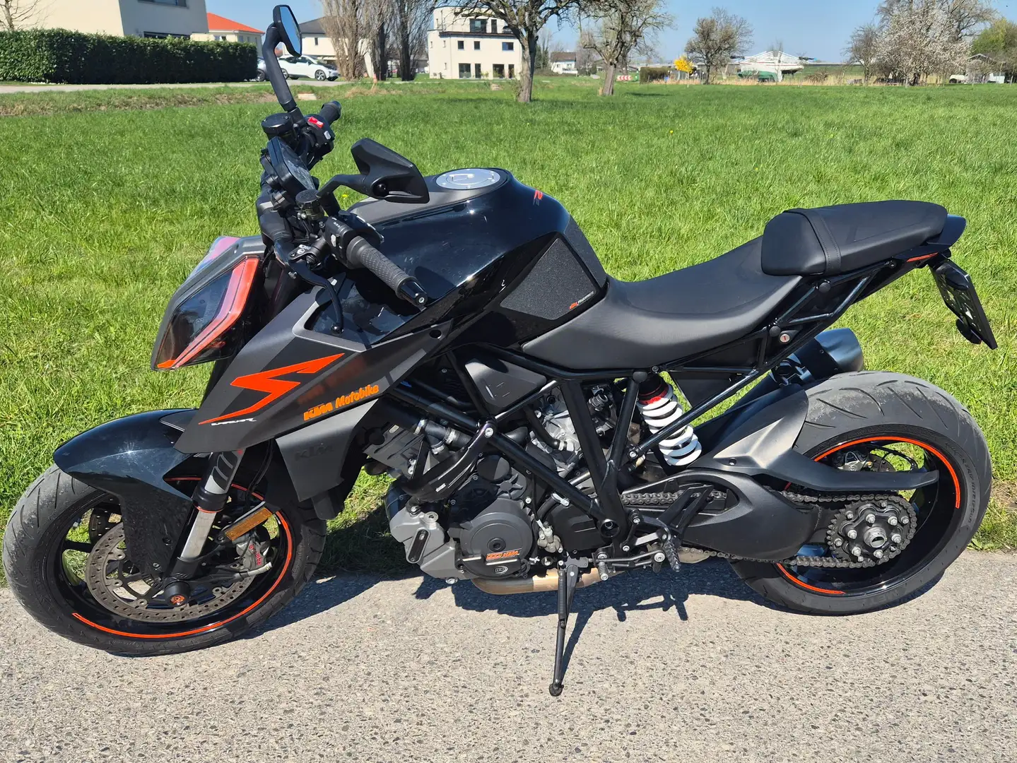 KTM 1290 Super Duke R NEUR PREIS, Wenig KM, Erstbesitz, Top Zustand Negro - 1