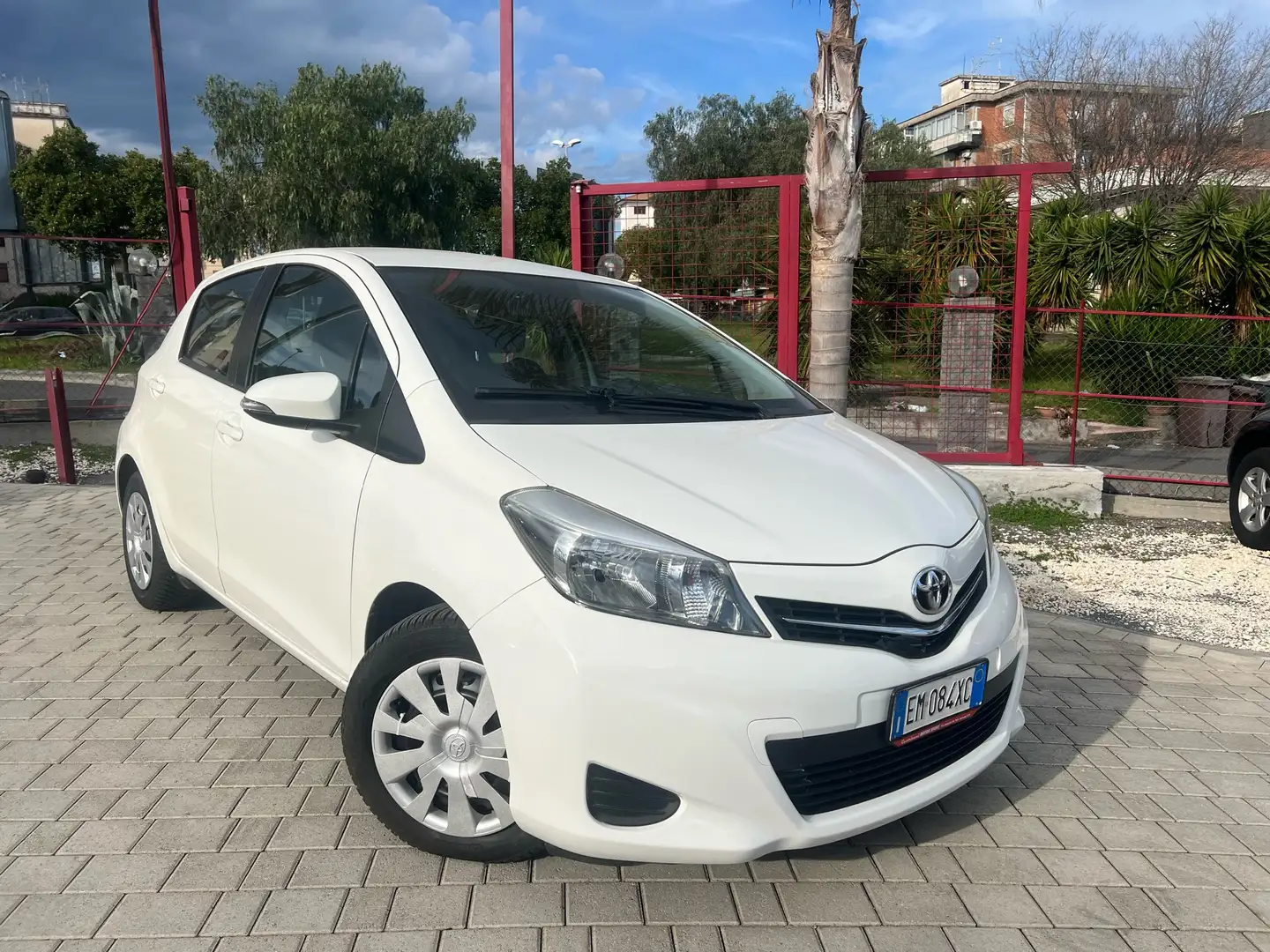 Toyota Yaris Weiß - 1