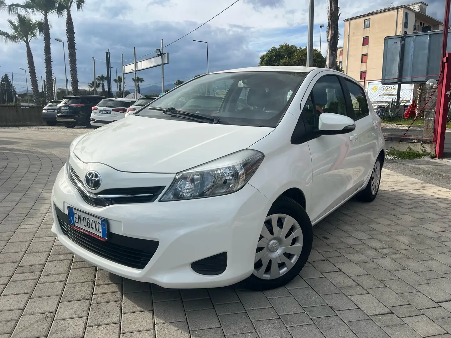 Toyota Yaris Weiß - 2