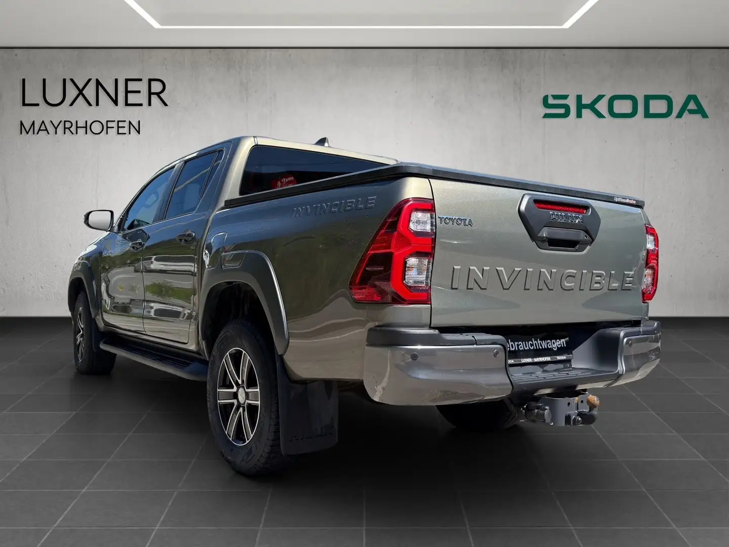 Toyota Hilux DK Invincible 4WD 2,8 D-4D Aut. Braun - 2