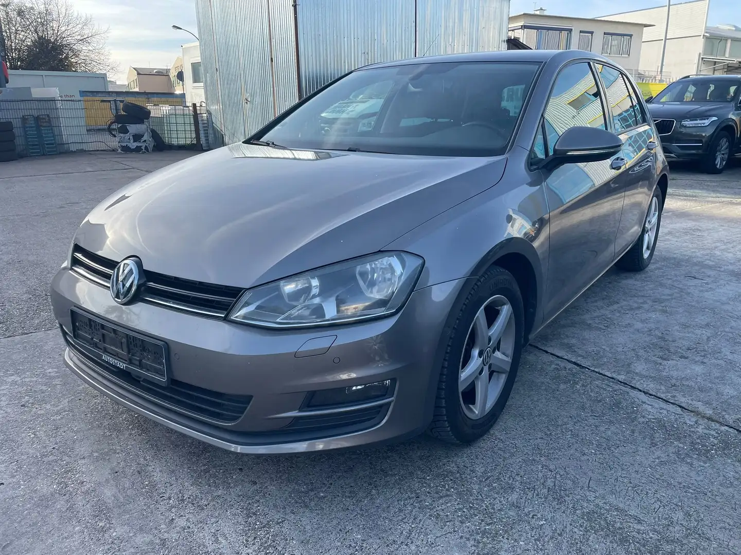 Volkswagen Golf 1.6 TDI DSG *1.Hand*Standheizung*Sportsitze*ACC* Grau - 1