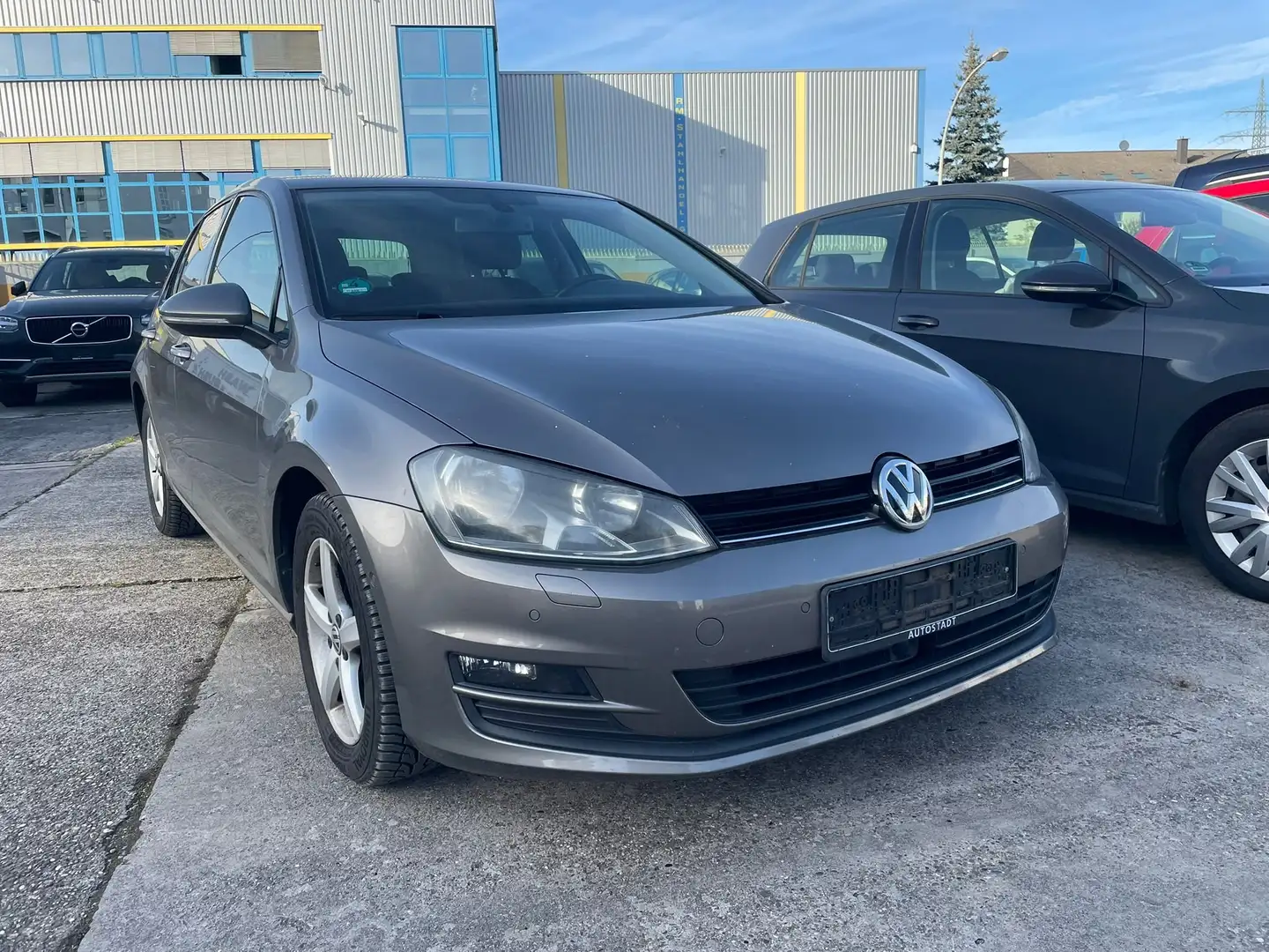 Volkswagen Golf 1.6 TDI DSG *1.Hand*Standheizung*Sportsitze*ACC* Grau - 2