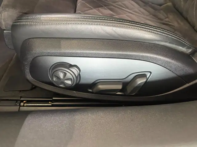 Audi TT view 12