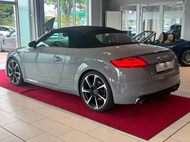 Audi TT view 3