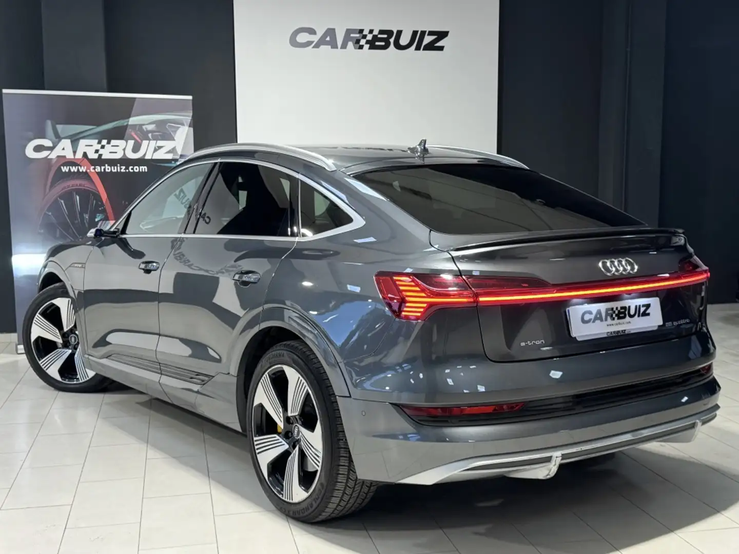 Audi e-tron Sportback 55 quattro S line Gris - 2