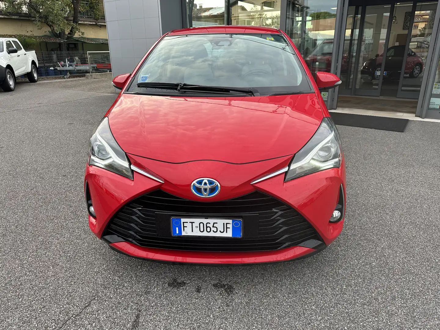 Toyota Yaris Yaris 1.5h Hybrid Business 5Pte 74Kw Clima E6C IVA Red - 2