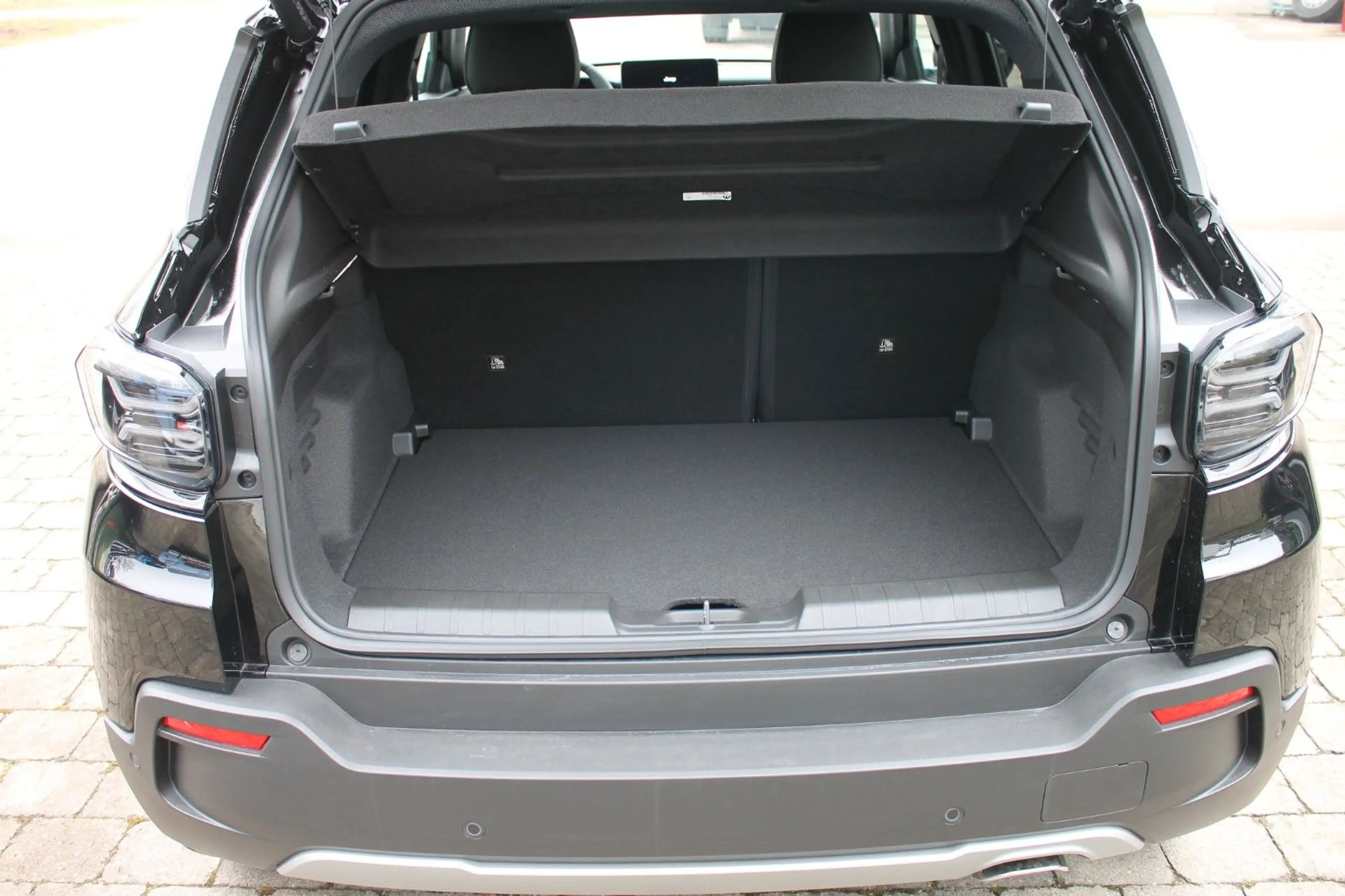 Jeep Avenger Summit Mild-Hybrid — photo 8