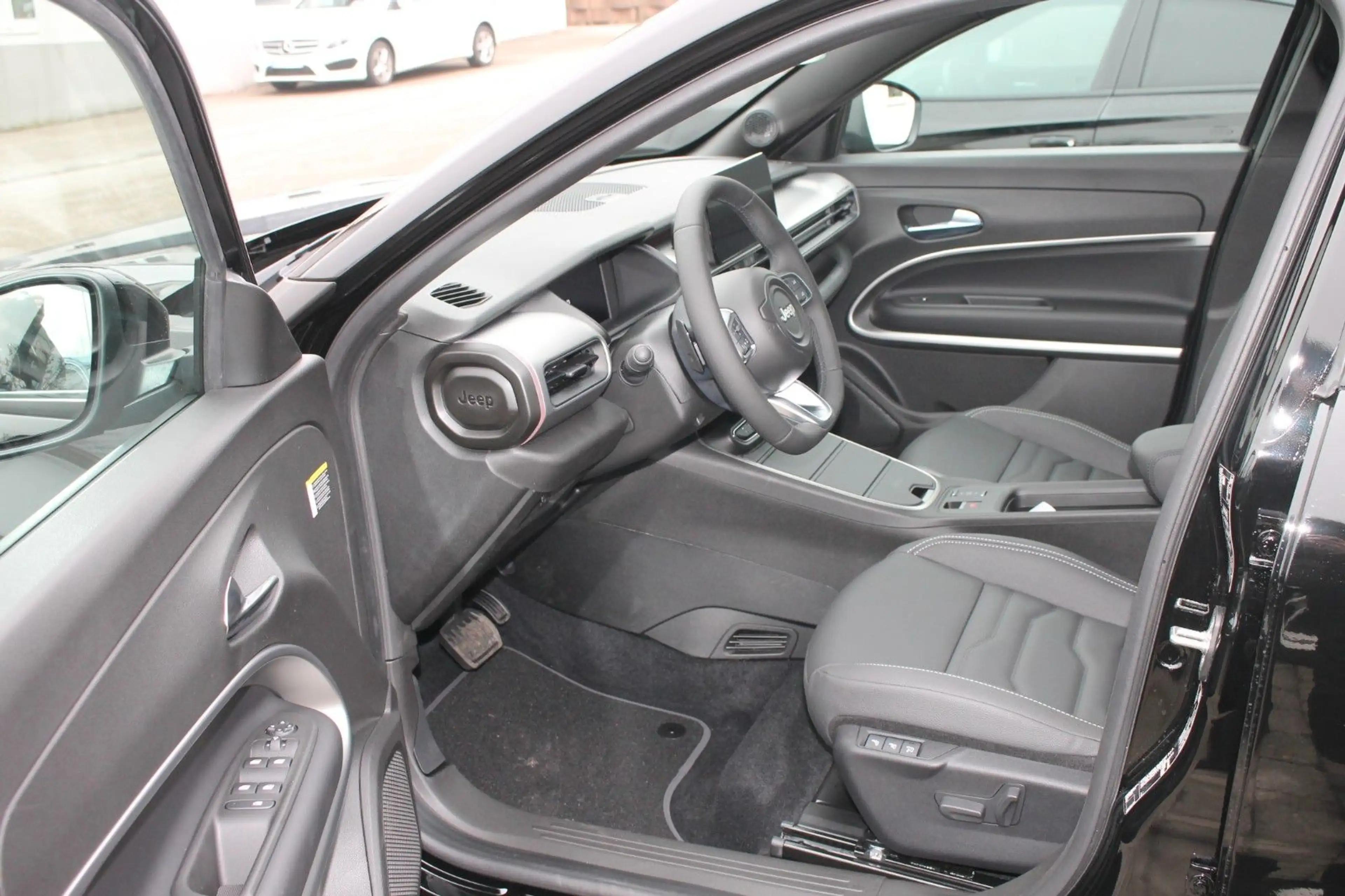 Jeep Avenger Summit Mild-Hybrid — photo 9