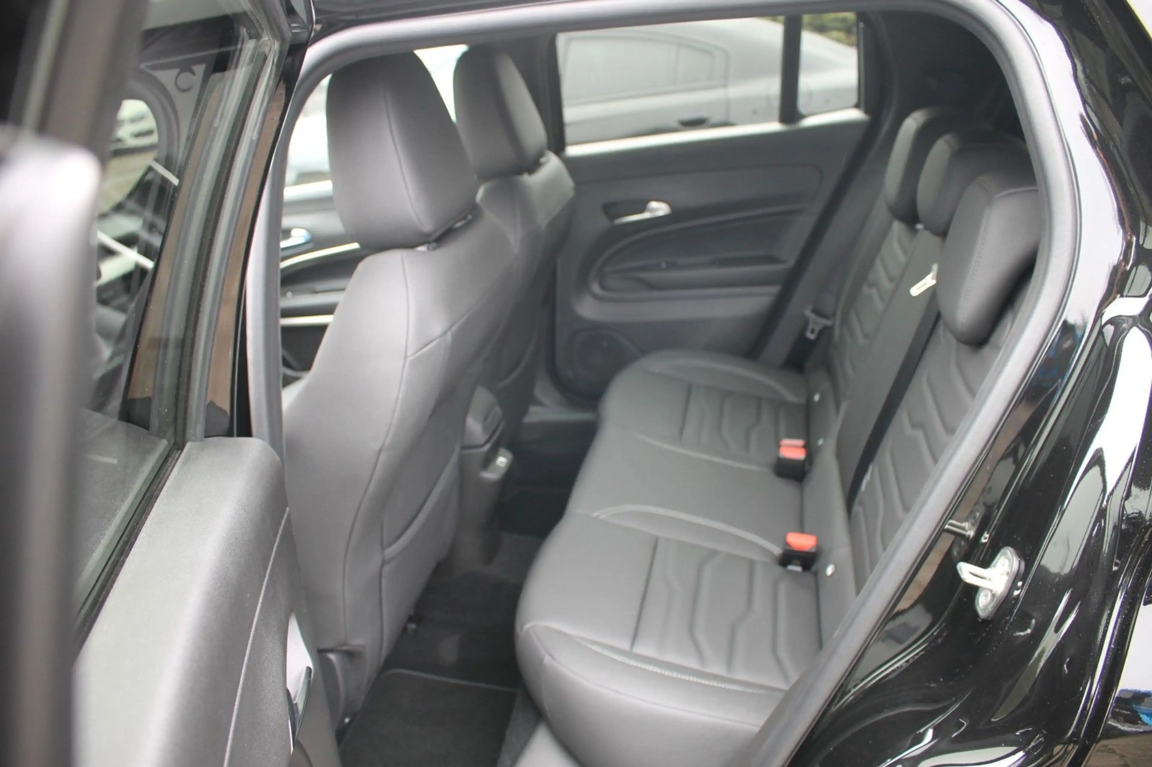 Jeep Avenger Summit Mild-Hybrid — photo 12