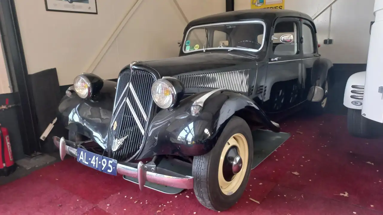 Citroen Traction 11BL Bouwjaar is 1954, foto 2