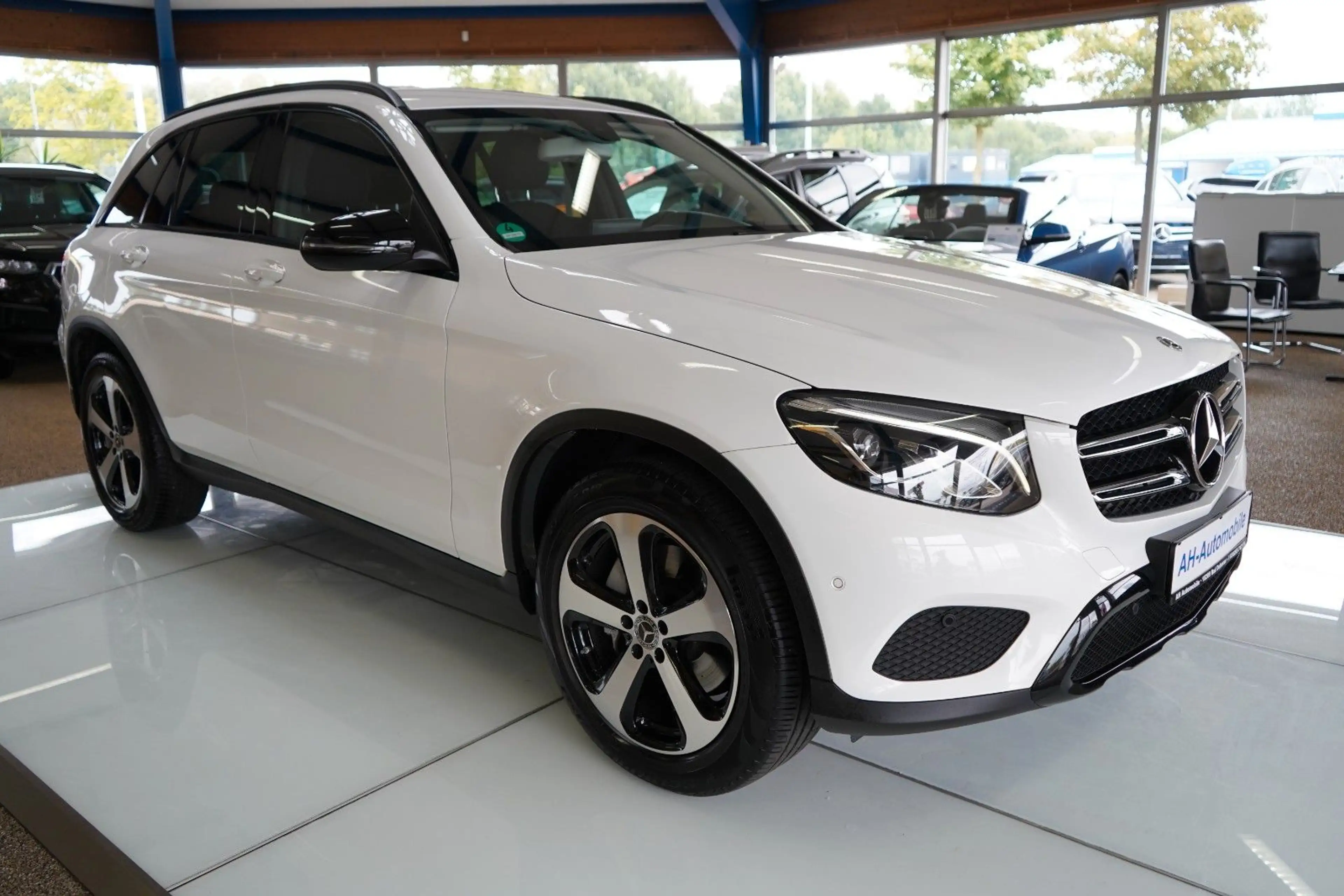 Mercedes-Benz GLC 250 4Matic AUTOMATIK / XENON / NAVI / R-KAM — photo 2