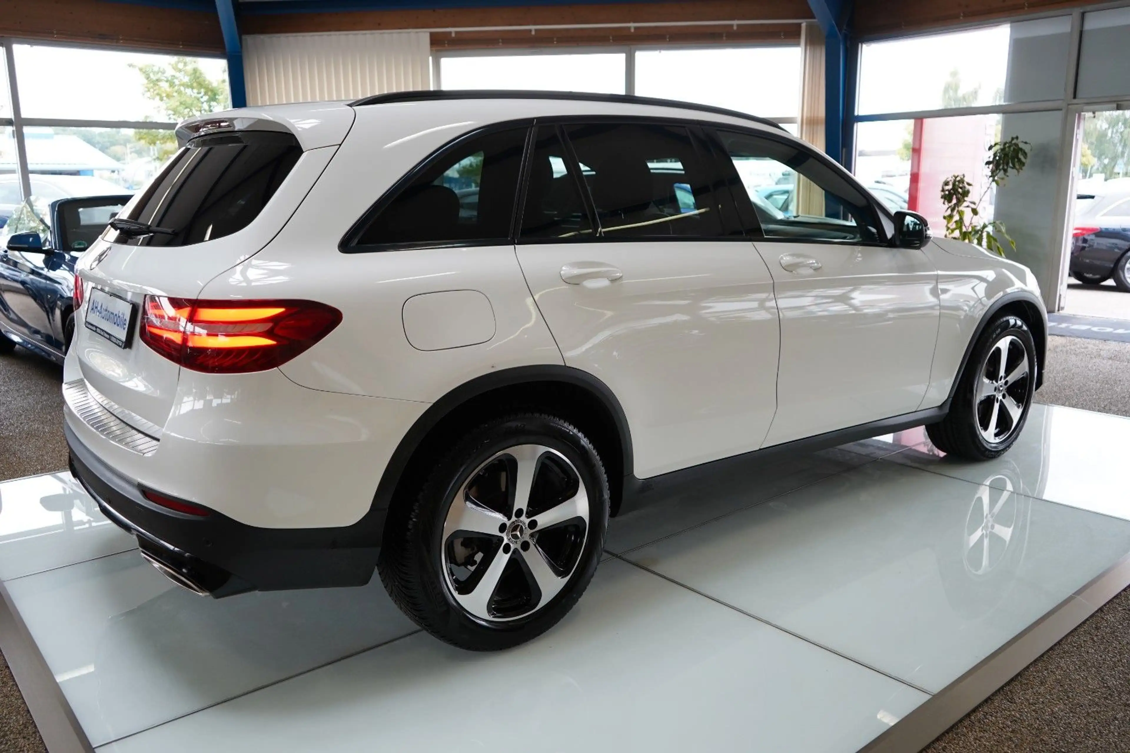 Mercedes-Benz GLC 250 4Matic AUTOMATIK / XENON / NAVI / R-KAM — photo 4