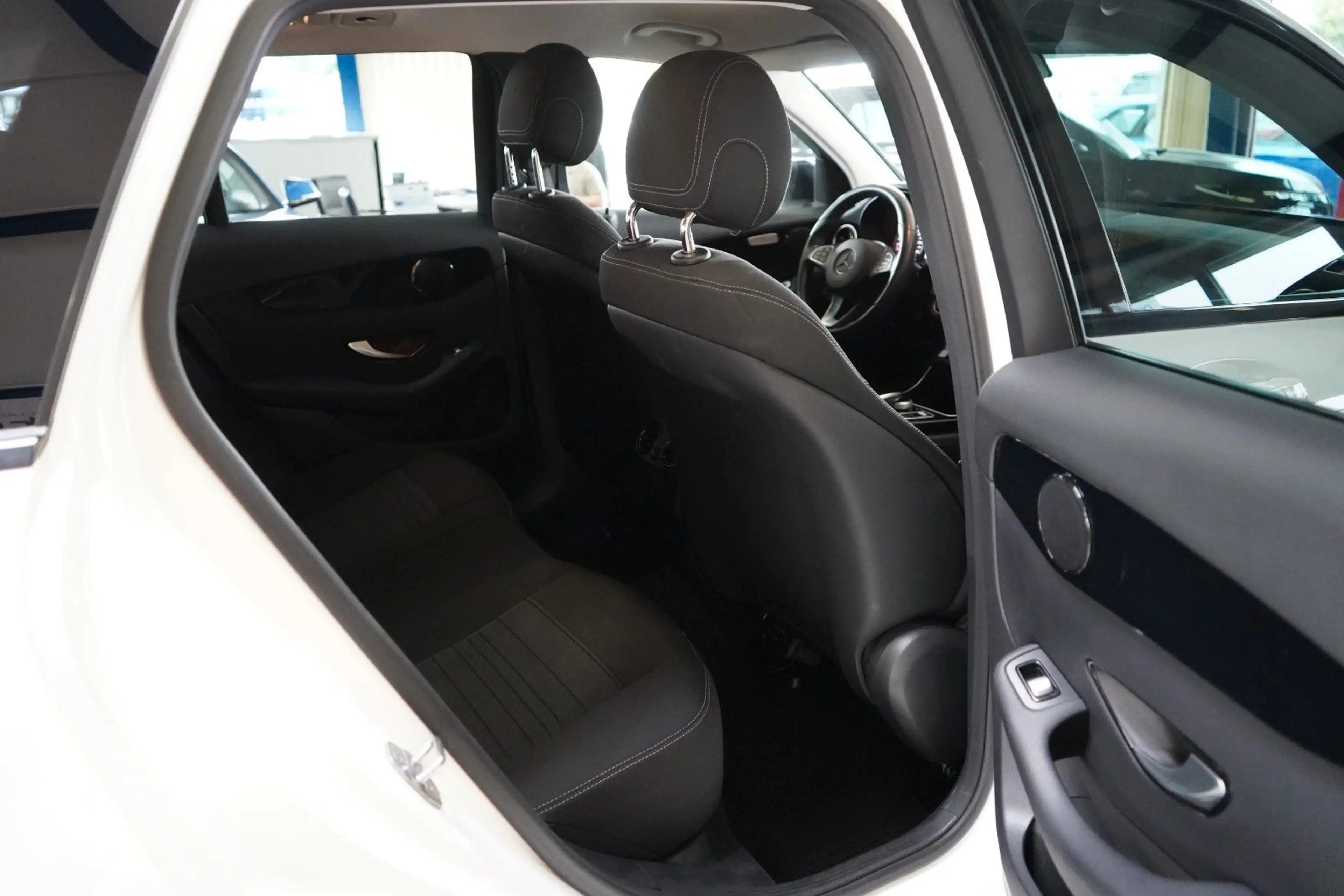 Mercedes-Benz GLC 250 4Matic AUTOMATIK / XENON / NAVI / R-KAM — photo 7