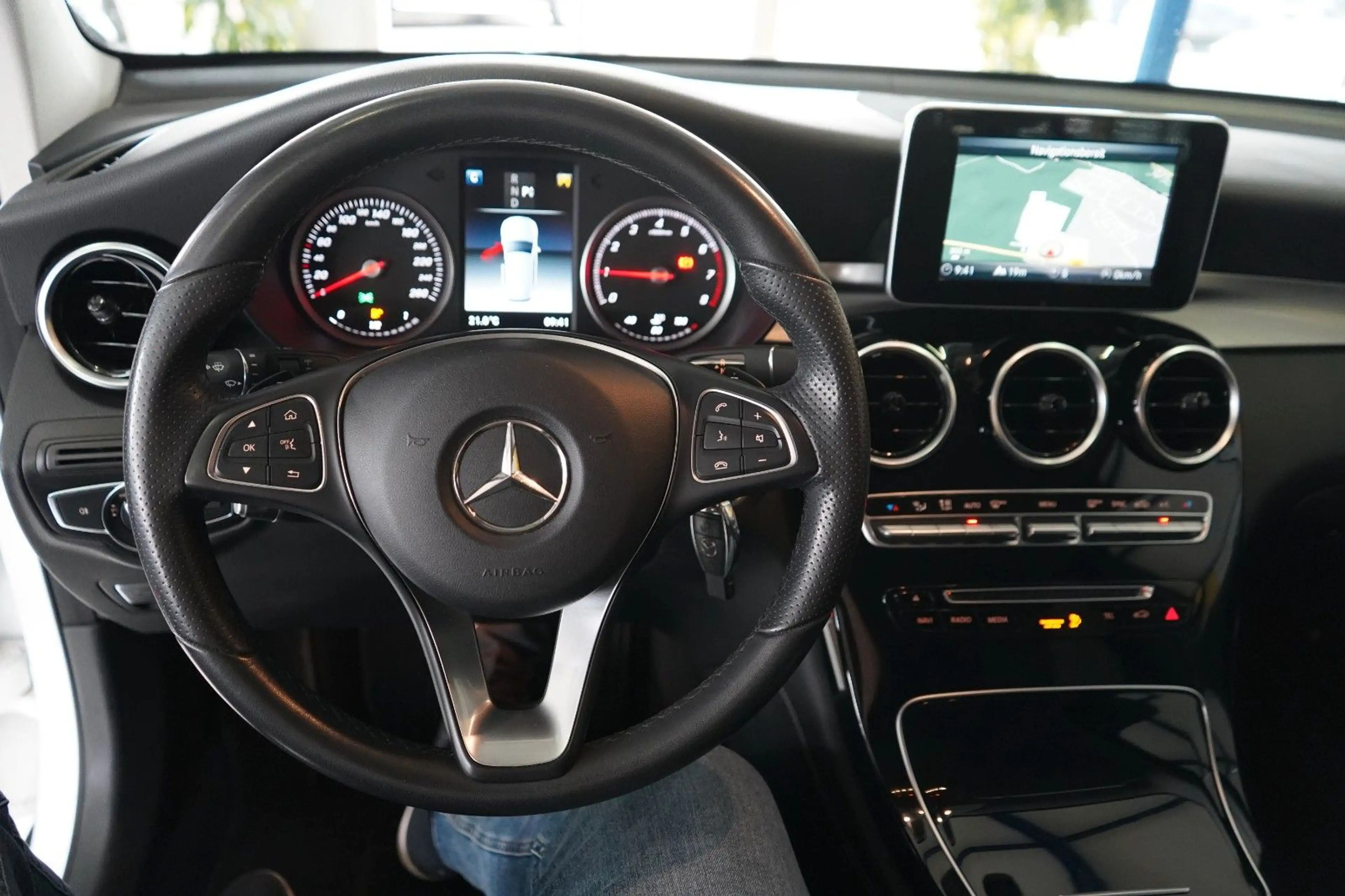 Mercedes-Benz GLC 250 4Matic AUTOMATIK / XENON / NAVI / R-KAM — photo 12