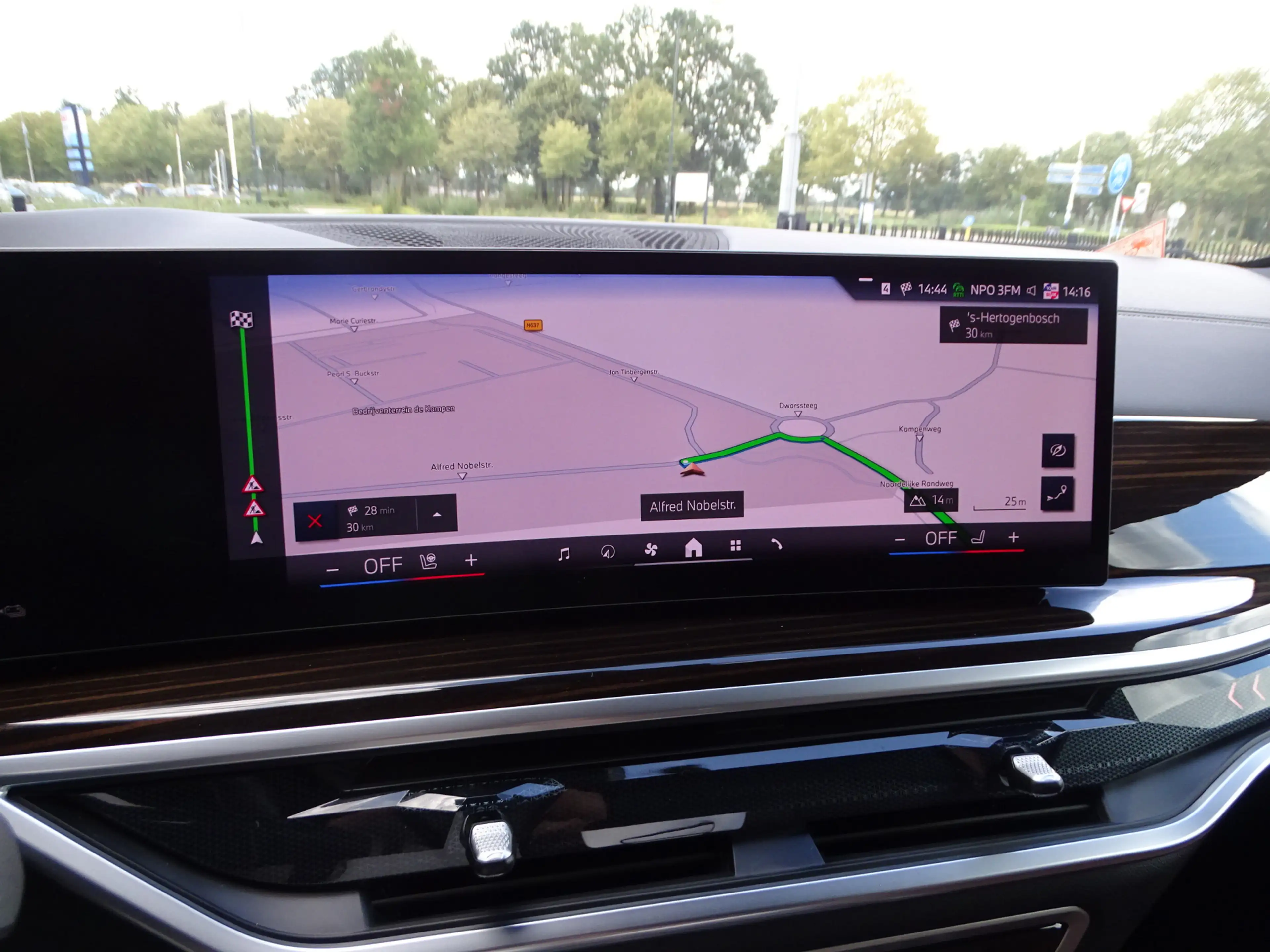 BMW X5 xDrive50e M Sport Trekhaak Integral Active Steerin — photo 38