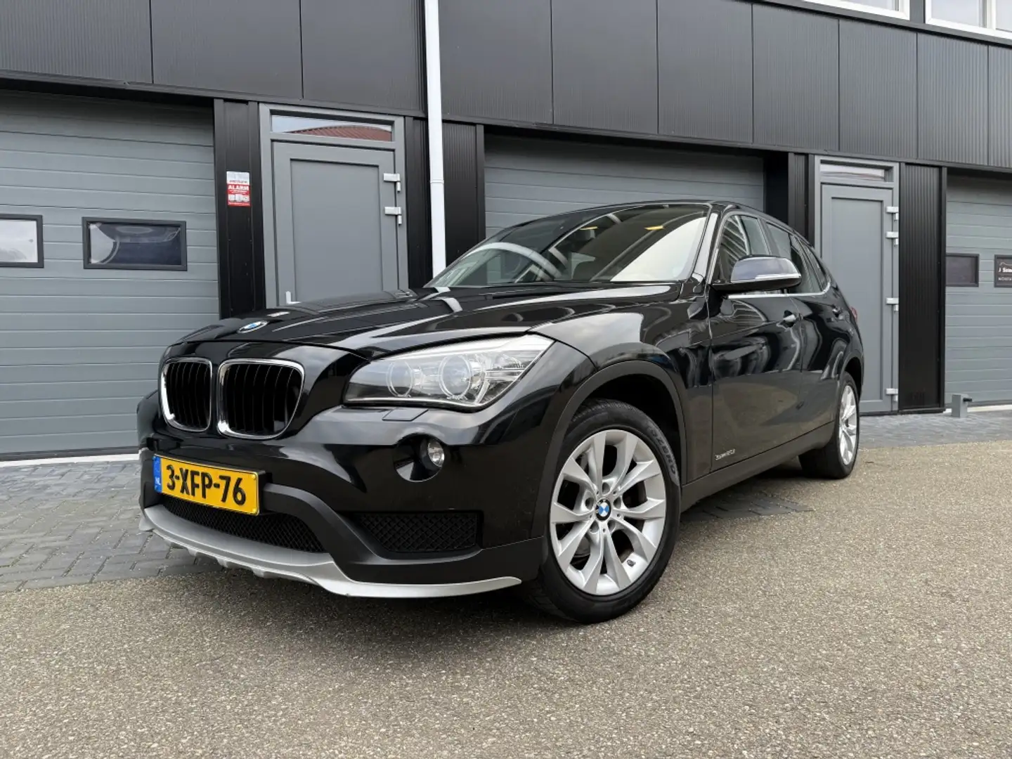 BMW X1 sDrive20i High Exec. 1e Eigenaar! Leer, Stoelverw, Noir - 1
