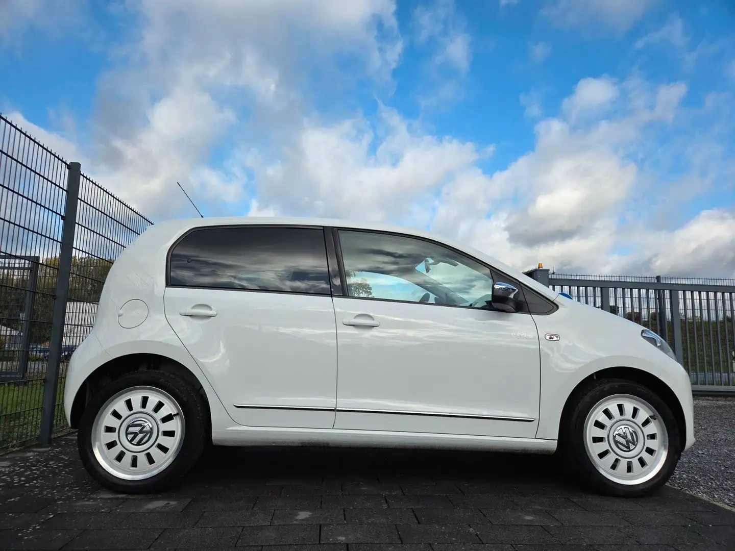 Volkswagen up! white Aus 1 Hand/Sitzhz/Einparkh/Tempo/Navi Weiß - 1