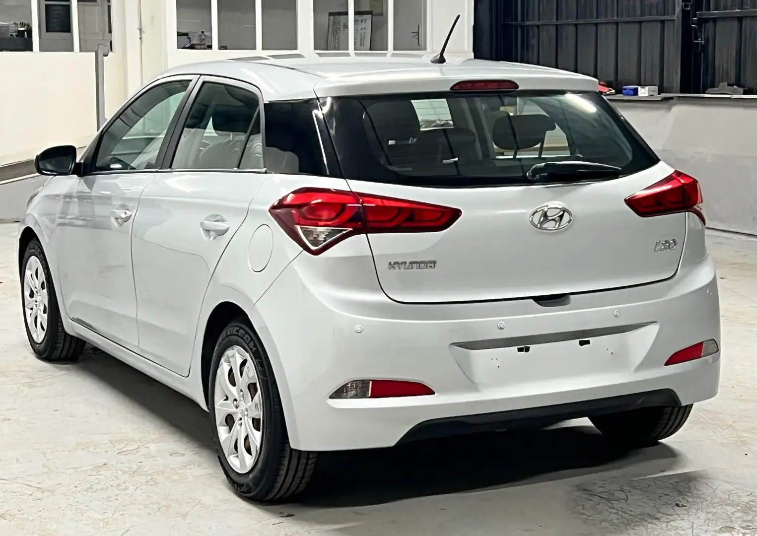 Hyundai i20 1.4i * AUTOMATIQUE * AIRCO * Grijs - 2