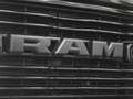 Dodge RAM 5.7 V8 HEMI 4x4 Leder Garantie Alpine LED Negro - thumbnail 17