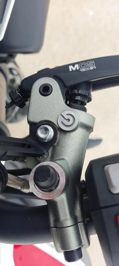 Triumph Speed Triple 1050 Rs Blanco - 2