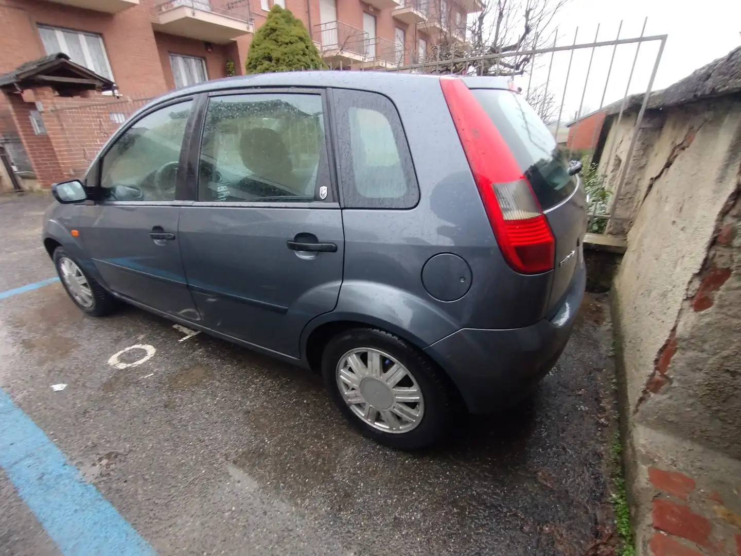 Ford Fiesta 5p 1.4 tdci Ghia Grigio - 2