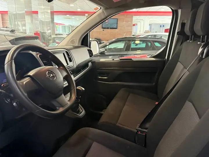 Opel Vivaro 2023, foto 10